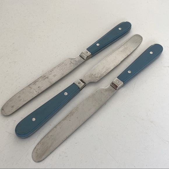 Oneida Blue Dinner Knives - Picture 2 of 3